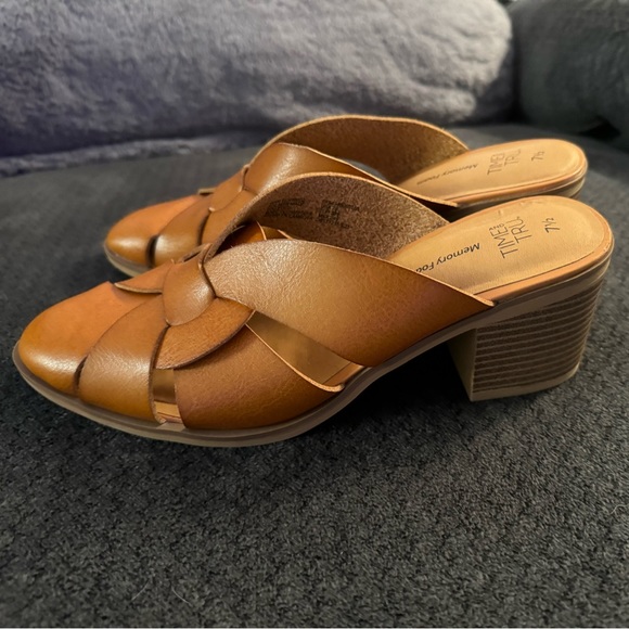 Women’s Time and Tru brand shoes size 7.5 - Picture 3 of 5